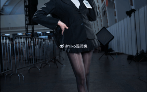 Yiko 湿润兔全套 cos 图集分享，咬一口兔娘镜头表现力格外出彩