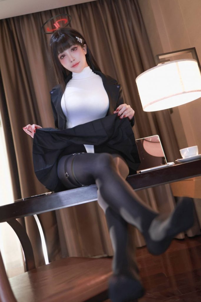 水淼Aqua蔚蓝档案调月莉音OLcos赏析,高冷知性御姐完美还原