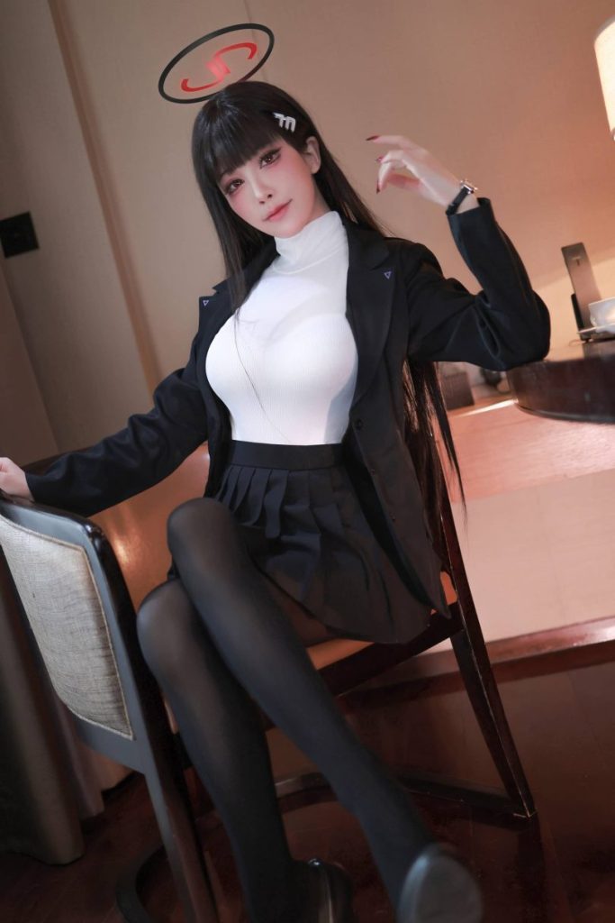 水淼Aqua蔚蓝档案调月莉音OLcos赏析，高冷知性御姐完美还原