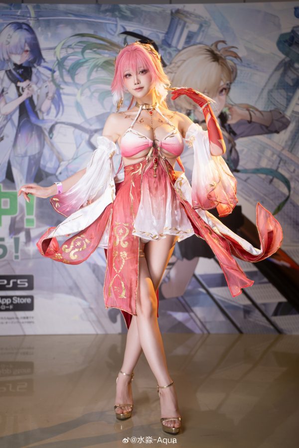 水淼aqua鸣潮长离Comiket107场照赏析，清冷神秘感完美
