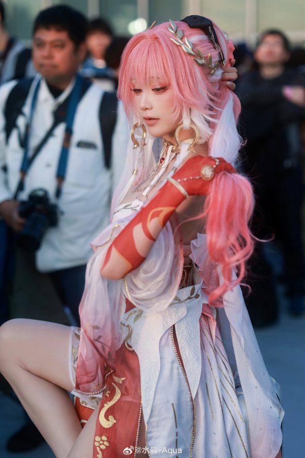水淼aqua鸣潮长离Comiket107场照赏析，清冷神秘感完美