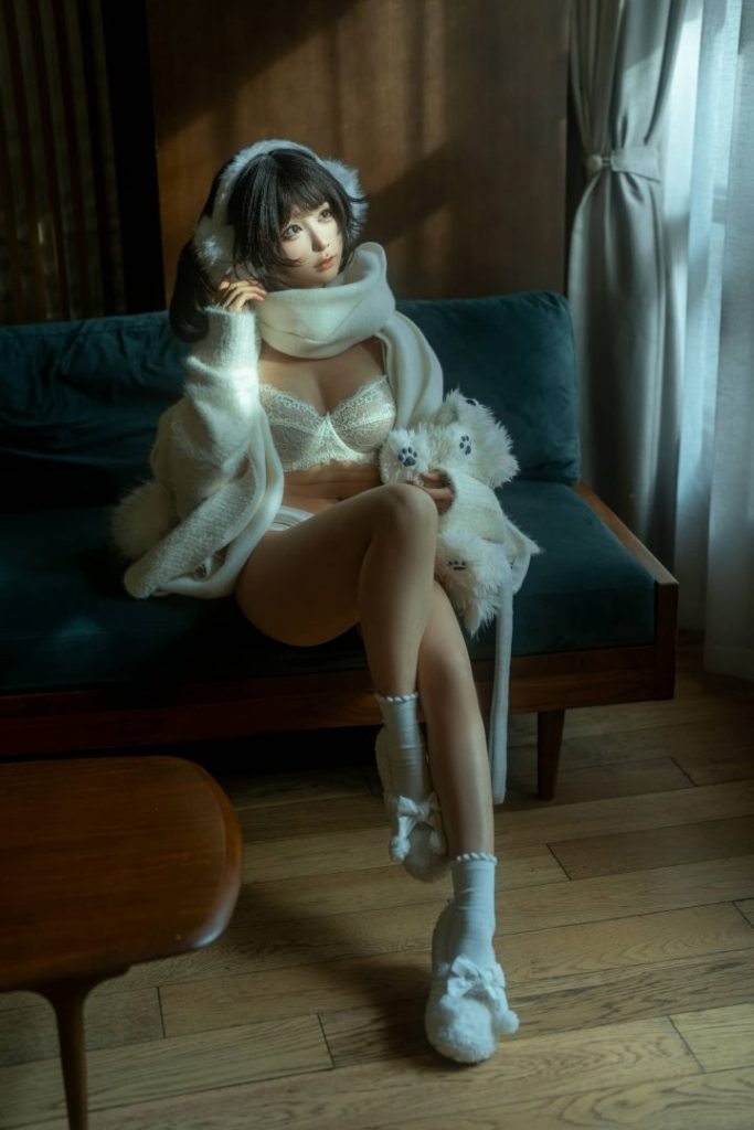 柔和光影二次元cos推荐,蠢沫沫打造白毛衣少女造型