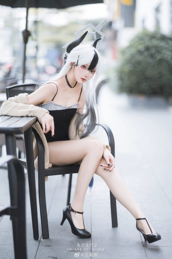 蔚蓝档案优质同人cos,瓜希酱精准演绎鬼方佳代子日常反差感
