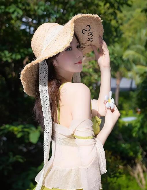 NO.3036期封神 鱼子酱fish纯白长裙造型赏析