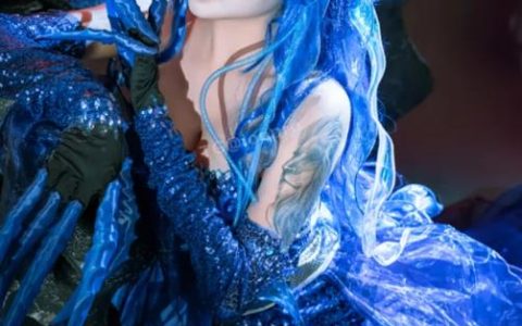 两种极致COS美学 奈汐酱vs雪琪SAMA风格对比