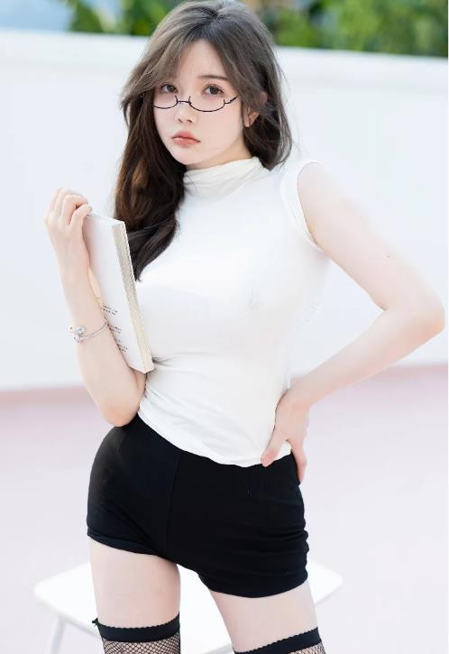 风格百变可塑性极强,全方位了解人气模特糯美子MINIbabe