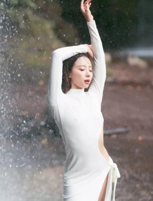 科班出身功底扎实！舞蹈生转行模特筱慧实力有多能打
