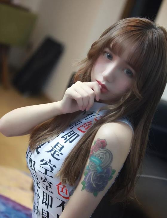 反差感拉满!中性风宝藏coser洛丽塔大哥太有记忆点