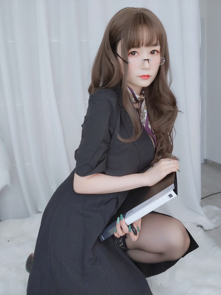 软萌肉感少女感拉满！白银81自带氛围感出圈coser