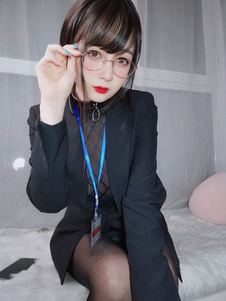 软萌肉感少女感拉满！白银81自带氛围感出圈coser