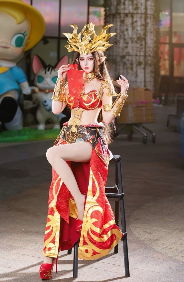 蛇族女王气场拉满!越南博主神还原斗破苍穹美杜莎女王