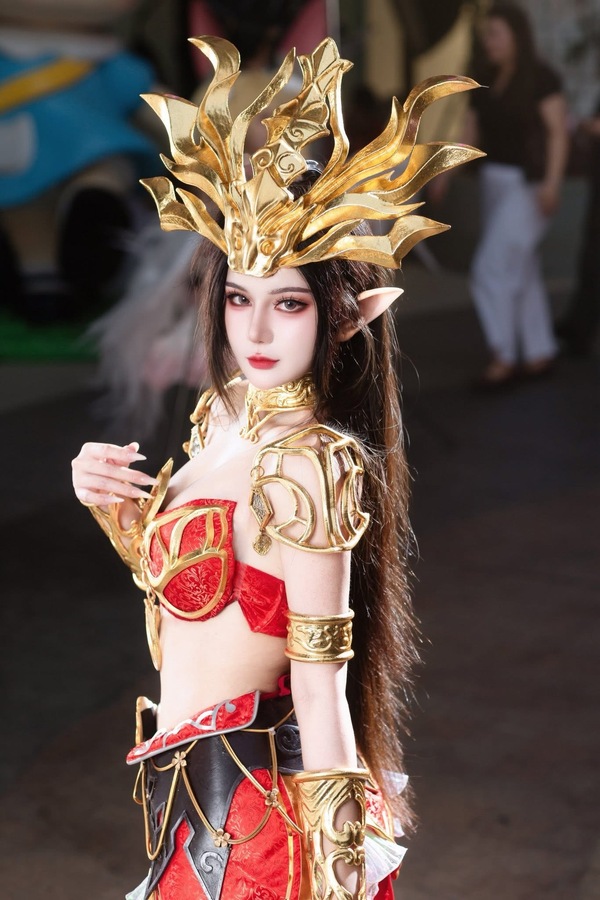 蛇族女王气场拉满！越南博主神还原斗破苍穹美杜莎女王